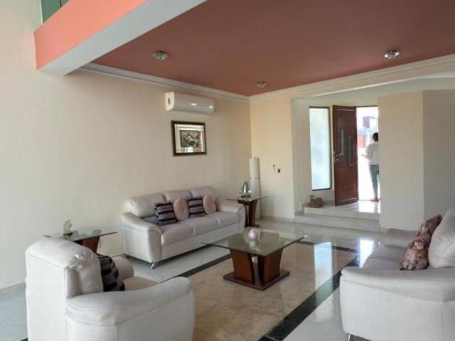 Casa en venta en lomas residencial con alberca