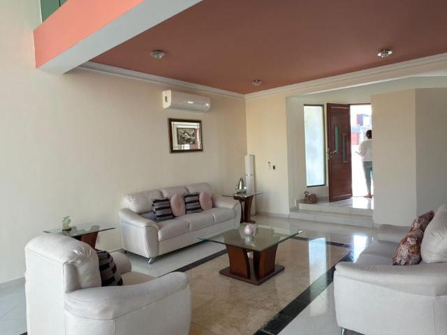 Casa en venta en lomas residencial con alberca