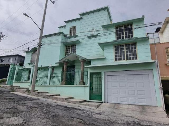 CASA EN VENTA EN LOMAS RESIDENCIAL PACHUCA