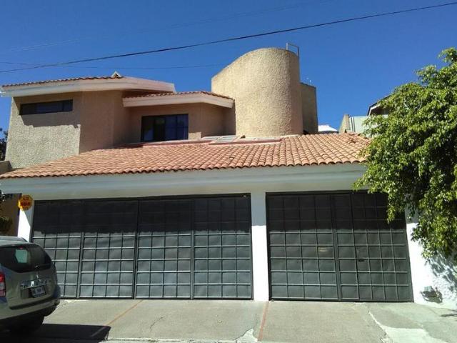 CASA EN VENTA EN LOMAS 3A SECCION