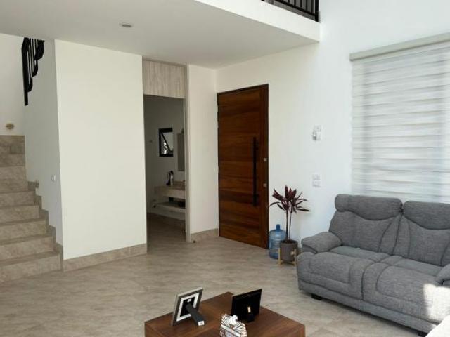 Casa en venta en Lombardía, Hermosa vista, muy cerca de amenidades