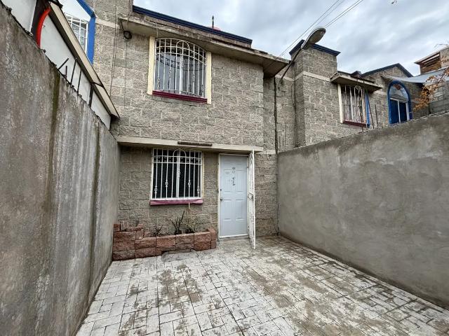 Casa en venta en Los Volcanes, Chalco, México