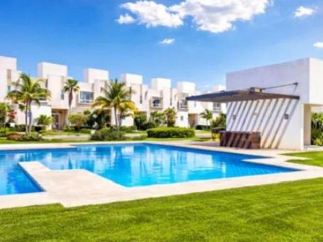 CASA EN VENTA EN LOS AGAVES – AMUEBLADA Y FRENTE A ALBERCA