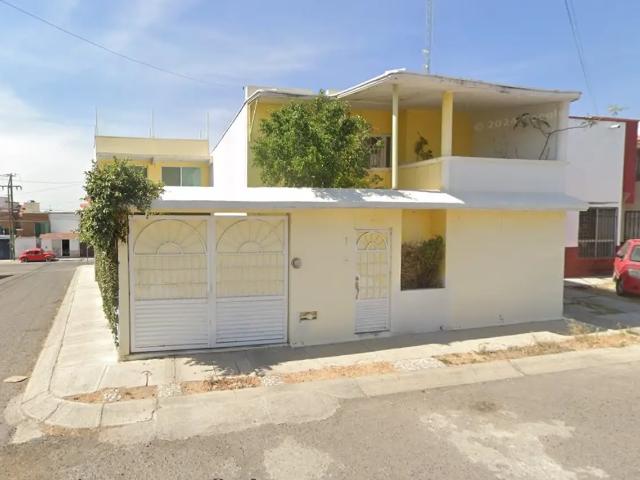 Casa en Venta en Los Candiles, Corregidora: Oportunidad en Zona Residencial