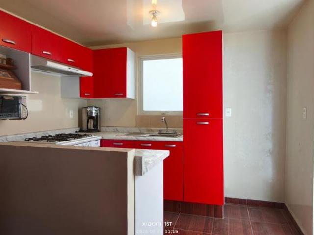 Casa en venta en los Héroes Chalco, 3 niveles, 4 recamaras, 2.5 Baños, estacionamiento al frente y p