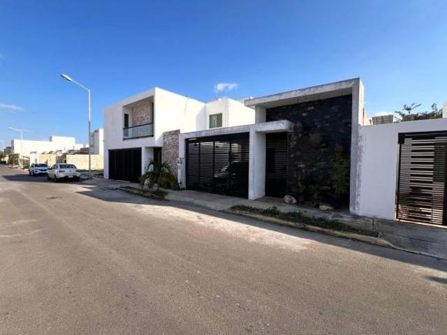 Casa en venta, en los Héroes, equipada, Con Alberca