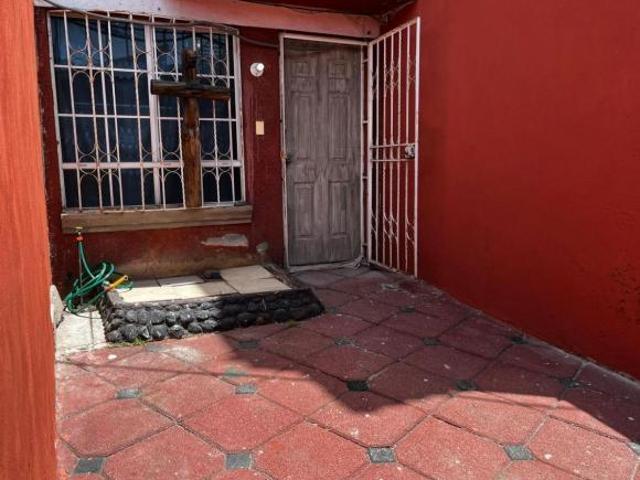 Casa en Venta en los Heroes Tecamac, de 4 niveles y 5 habitaciones