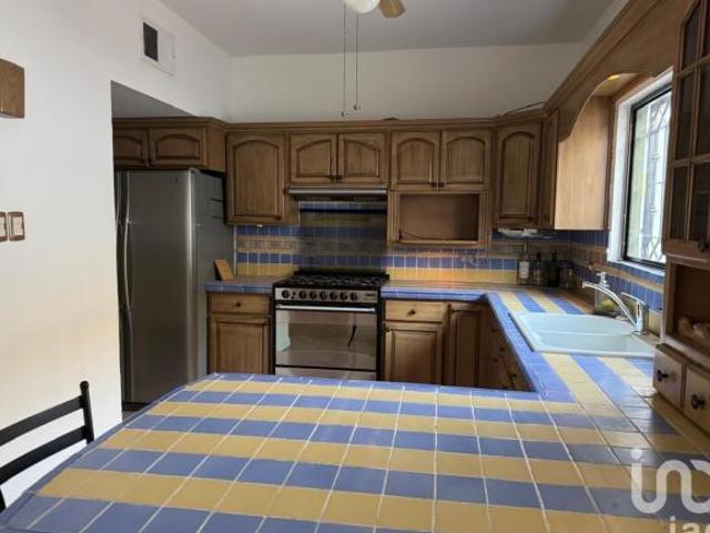 CASA EN VENTA EN LOS MANANTIALES