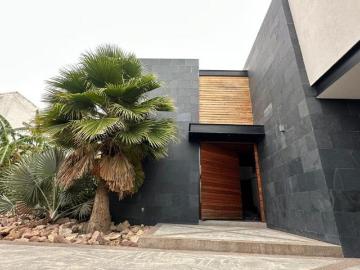 Casa en venta en Los Naranjos Country Club, con vista al Campo de Golf