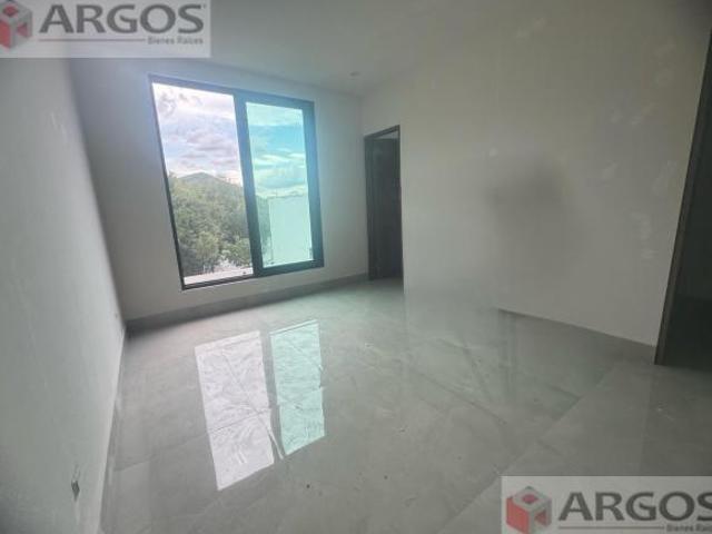 CASA EN VENTA EN LOS NOGALES