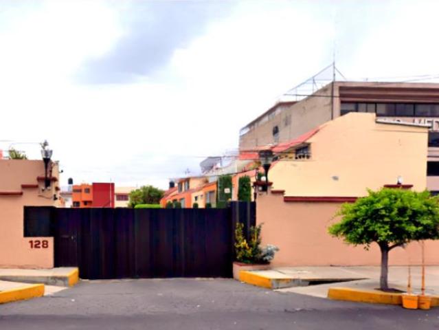 Casa en venta en Los Olivos, Coyoacán, Ciudad de México