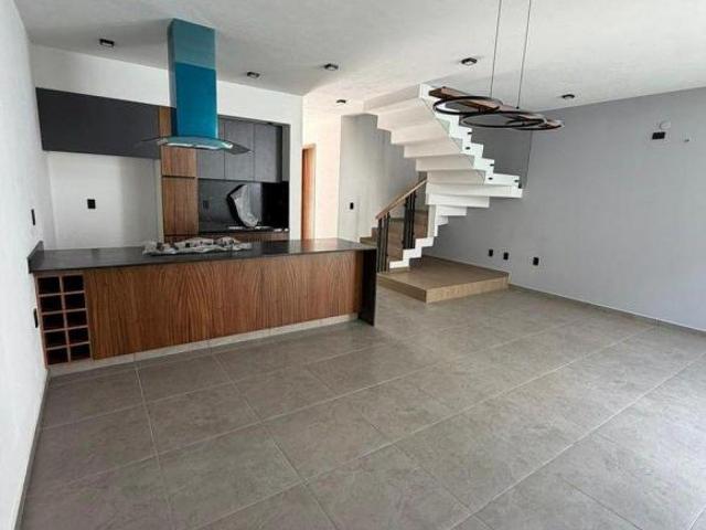 CASA EN VENTA EN LOS ROBLES