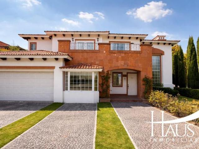 Casa en Venta, en Los Robles