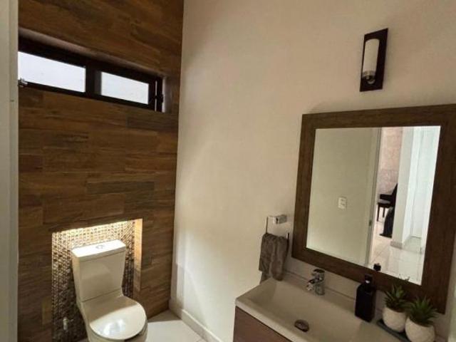 CASA EN VENTA EN LOS SANTOS CON ALBERCA PROPIA
