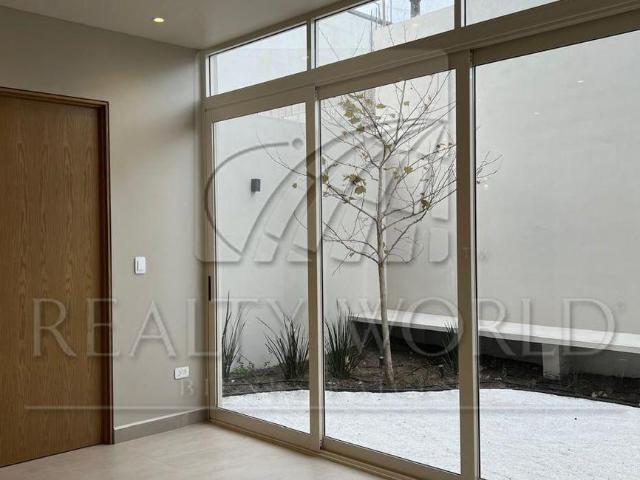 003 00647 CV Casa en Venta en San Pedro Garza Garc?a, N.L