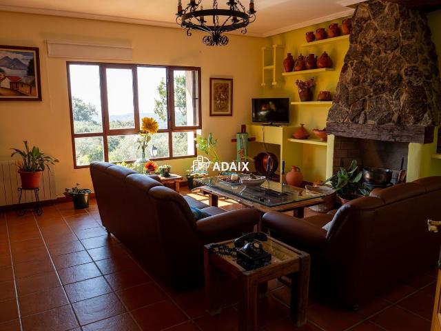 Casa en venta en Losar de la Vera. Hotel Rural en Venta en Losar de la Vera. Inversión de Alto Valor Un Refugio de Paz y Bienestar con Rentabilidad ProbadaPresentamo. Casas Losar de la.