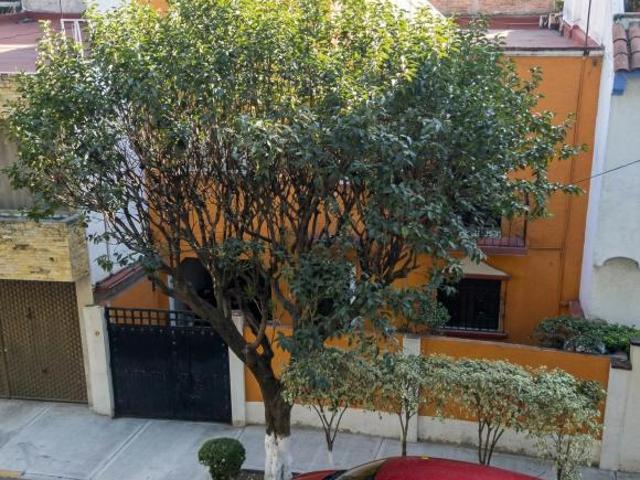 CASA EN VENTA EN LÓPEZ COTILLA 858: ESTILO DE VIDA, PRESTIGIO Y ESTATUS