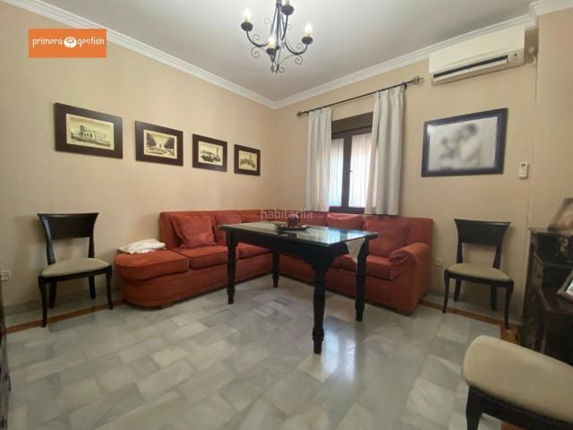 Casa en venta en Lora del Río. Estupenda casa en la zona residencial de la Huertecilla.Magnífica casa situada cercana a plazas, colegios, estación del tren, come. Casas Lora del.