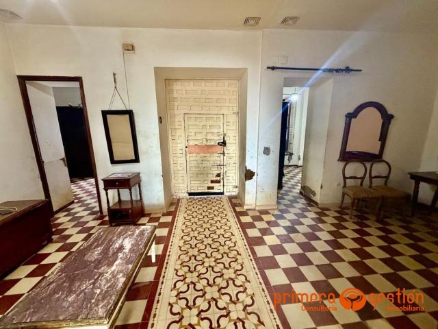 Casa en venta en Lora del Río. Esta es la casa que estabas esperando para poder hacer realidad tus sueños.Casa En el CENTRO de Lora del Río, Con sus 308 metros. Casas Lora del.