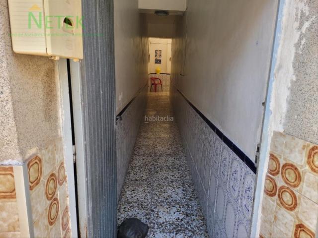 Casa en venta en Lorquí. Casa de 2 plantas, en buen estado, con posibilidad de hacer 1 casa por planta, con 2 accesos independientes, da a 2 calles en zona. Casas.