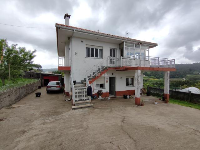 Casa en venta en Lousame. se vende casa con dos solares urbanos. Casas.