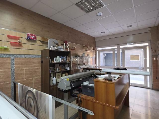 Casa en venta en Puente Genil. CASA SEÑORIAL GRAN LOCAL COMERCIAL EN PLENO CENTRO DE PUENTE GENIL. Casas Puente.