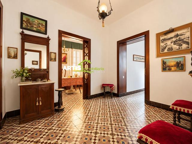 Casa en venta en Puente Genil. EDIFICIO HISTÓRICO EN VENTA CON MÚLTIPLES POSIBILIDADES DE INVERSIÓN. Casas Puente.