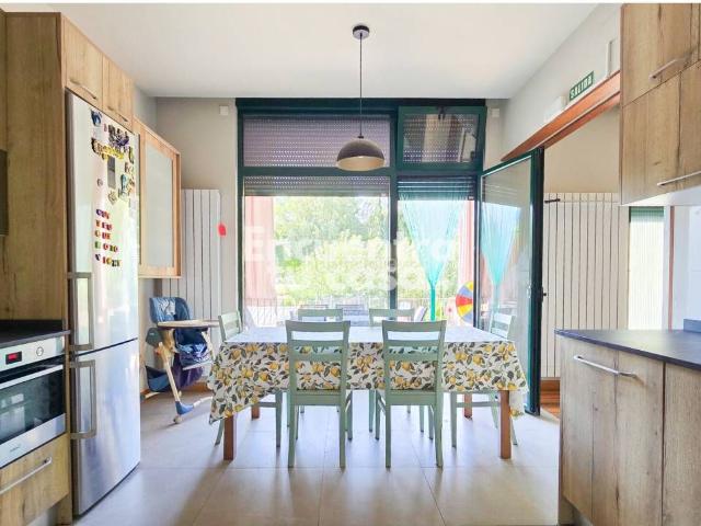 Casa en venta en Puente la Reina Gares. CASA REFORMADA CON JARDÍN DE 136 M JUNTO AL RÍO, EN EL CENTRO DE PUENTE LA REINA. Casas Puente la Reina.