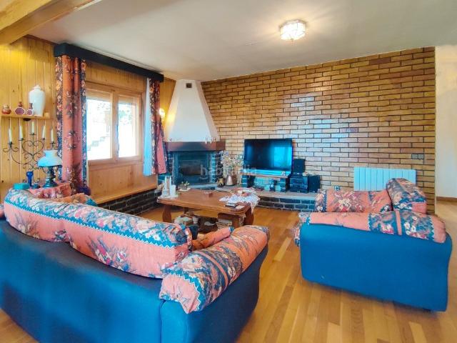 Casa en venta en Puebla de Castro La. CHALET EN VENTA URBANIZACION LAGO BARASONA. Casas Puebla de Castro.