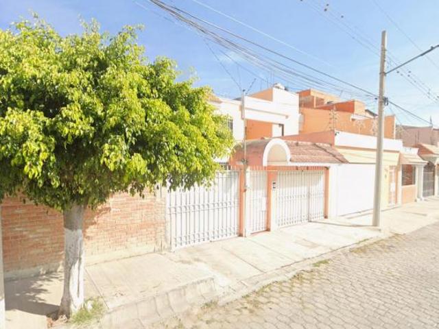CASA EN VENTA EN PUEBLA EN EXCELENTE UBICACION Y ALTA PLUSVALIA EN REMATE!