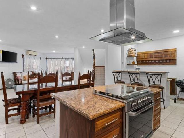 Casa en Venta en Puerto Vallarta con Potencial de Desarrollo – El Calvario, Pitillal