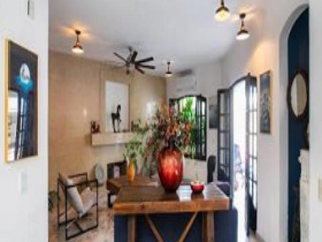 Casa en Venta en Puerto Vallarta: Espaciosa y Bien Ubicada en Gaviotas