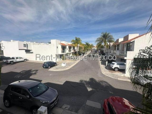 Casa en venta en Puesta del Sol, El Mirador Querétaro | Privada con vigilancia 24h, jardín y terraza