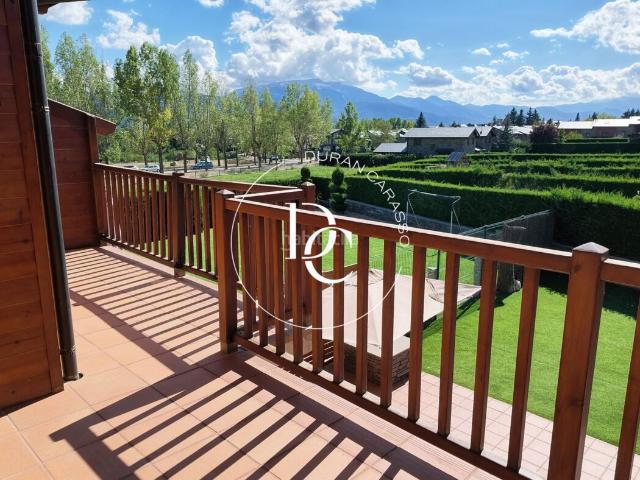 Casa en venta en Puigcerdà Pirineos. Casa de lujo de 333 m2 con vistas en venta en Puigcerdà. Casas.