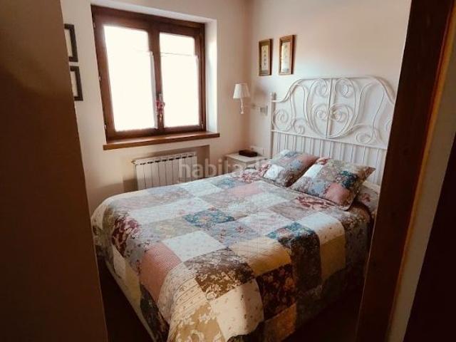 Casa en venta en Puigcerdà Pirineos. Espectacular casa en Puigcerdà: 3 plantas, 4 habitaciones y entorno idílico. Casas.