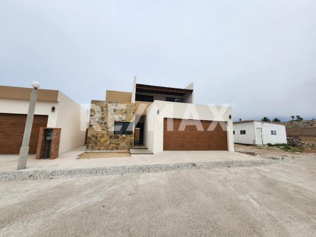 CASA EN VENTA EN PUNTA PIEDRA ENSENADA