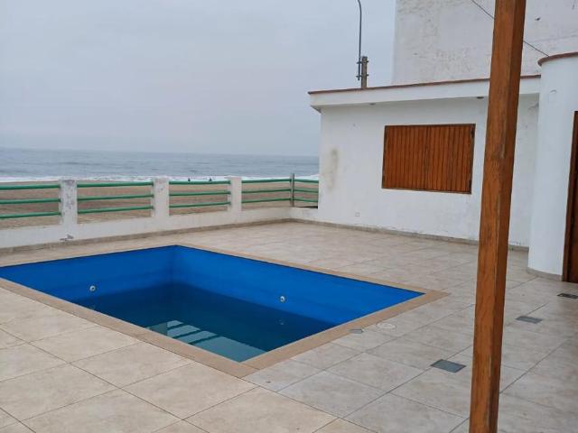 Casa en Venta en Punta Rocas con Piscina