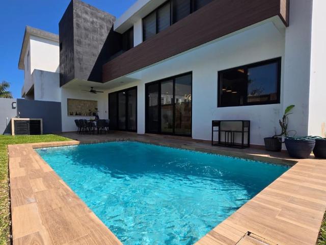 CASA EN VENTA EN PUNTA TIBURON, CON ALBERCA