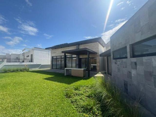 VENTA DE CASA CON ALBERCA EN PUNTA TIBURÓN, ALVARADO, VER