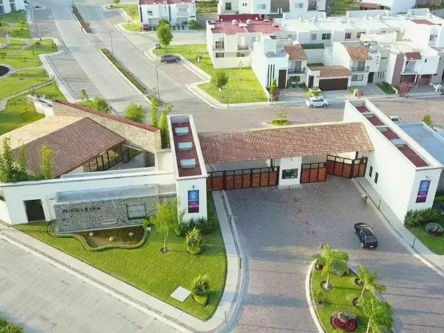 Casa en Venta en Punto Oriente de Celaya con 3 Recámaras y Alberca
