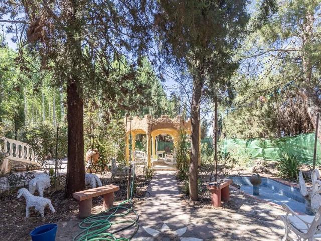 Casa en venta en Purullena. Majestuosa Casa estilo Castillo de Piedra. Casas.