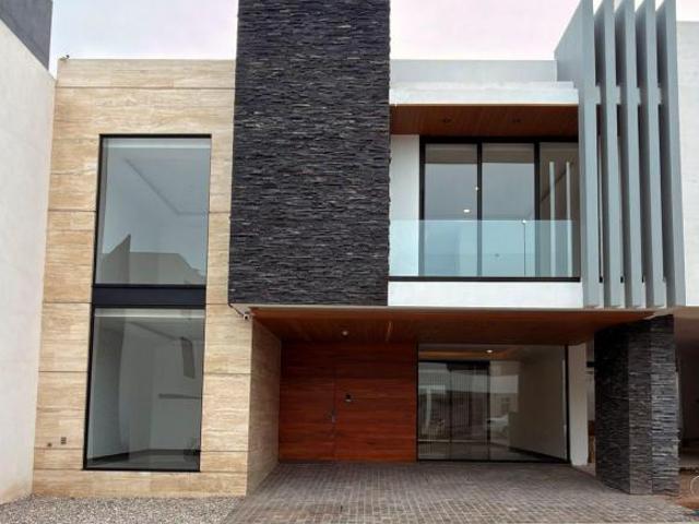 CASA EN VENTA EN PACHUCA 4 RECAMARAS Y EN PRIVADA