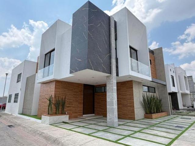 CASA EN VENTA EN PACHUCA EN TERRANOVA, ESQUINA CON 3 RECÁMARAS, MULTIFUNCIONAL, ROOF TOOP, ALBERCA