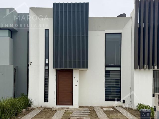 CASA EN VENTA EN PACHUCA, FRACC PRIVADO, 3 RECAMARAS + HOME OFFICE TOTALMENTE EQUIPADA