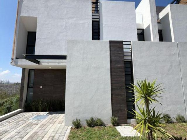 CASA EN VENTA EN PACHUCA RINCON DEL SUR, 3 RECÁMARAS, 3 BAÑOS, 2 MEDIOS BAÑOS, JARDIN INTERIOR, ROOF