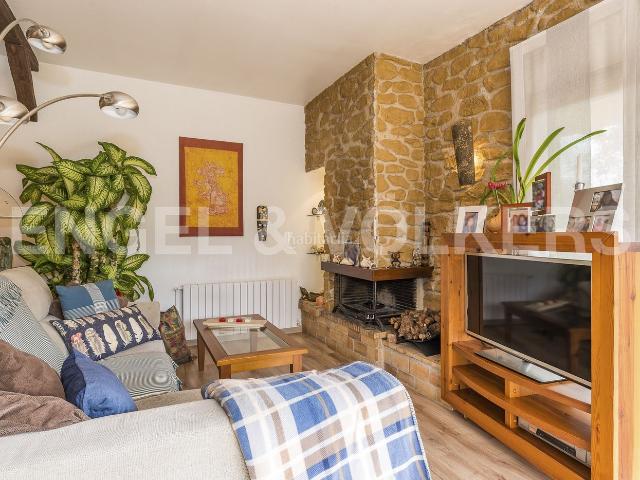 Casa en venta en Pacs del Penedès. Fantástica unifamiliar en el corazón del Penedés. Casas Pacs del.