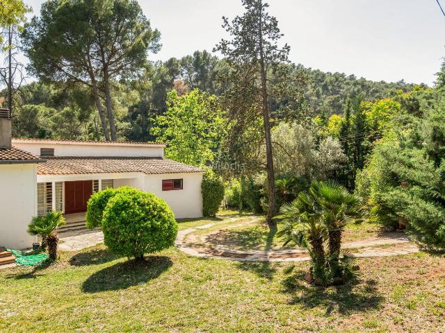 Casa en venta en Palma de Cervelló La. Magnífica casa de grandes dimensiones con piscina en La Palma de Cervelló, con una ubicación privilegiada, tranquila, rodeada de. Casas Palma de Cervelló.