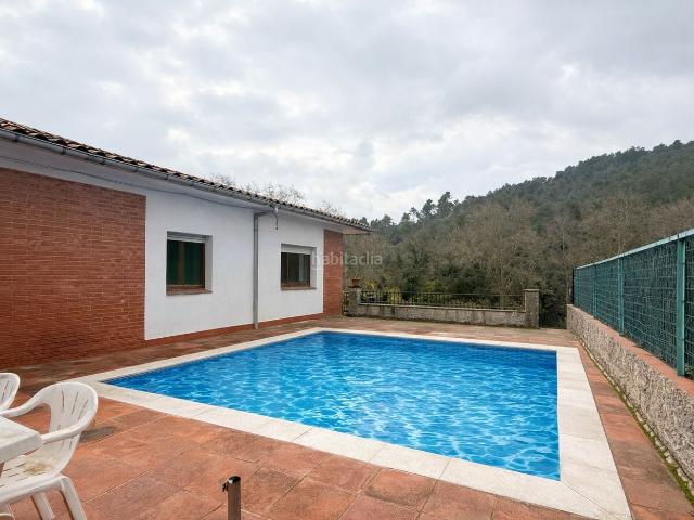 Casa en venta en Palma de Cervelló La. Casa en venta a reformar en la Palma de Cervelló pueblo con superficie de 176m2 construidos, parking y piscina. Casas Palma de Cervelló.