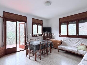Casa en venta en Palma de Cervelló La. Casa en venta a reformar en la Palma de Cervelló pueblo con superficie de 176m2 construidos, parking y piscina. Casas Palma de Cervelló.