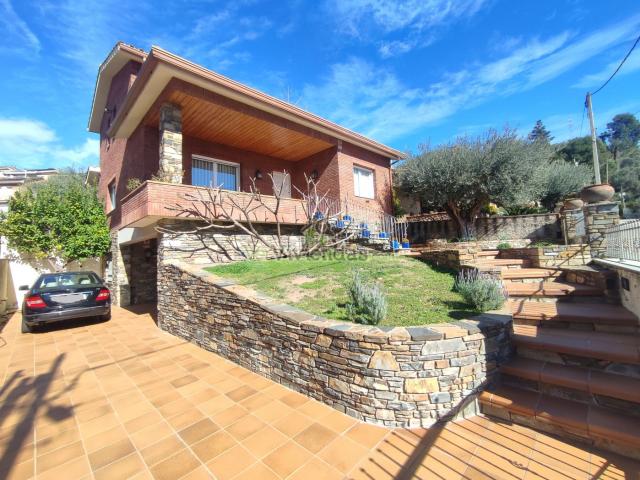 Casa en venta en Palma de Cervelló La. Preciosa casa de obra vista con jardín. Casas Palma de Cervelló.